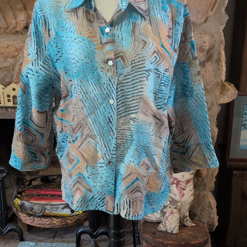 Abstract Patterned Button-Up Shirt - Picture 1 of 5